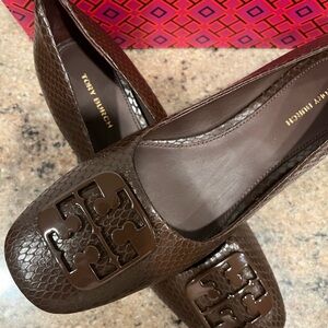 Tory Burch Brown Women's Pump .